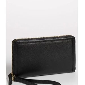 Halogen travel wallet